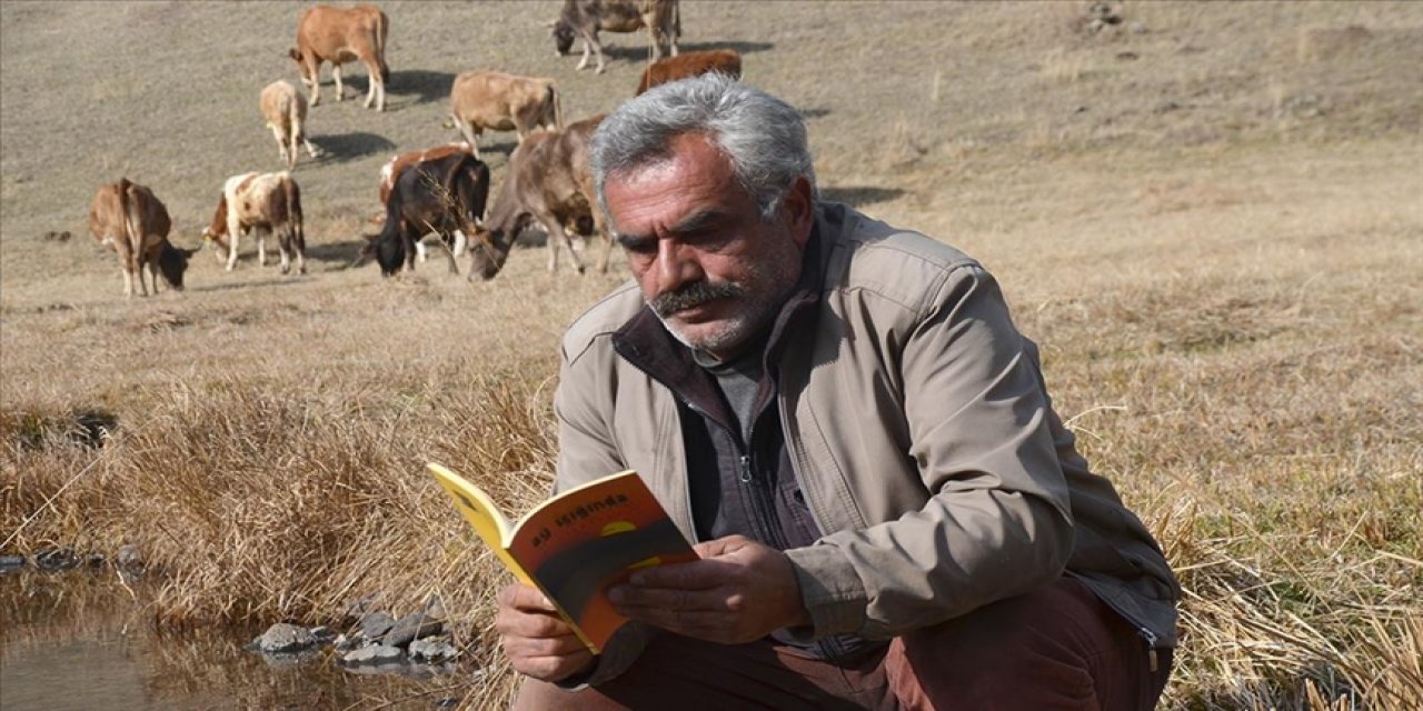 Memleketinin güzelliklerini dörtlüklerle anlatan Karslı çobanın şiir tutkusu