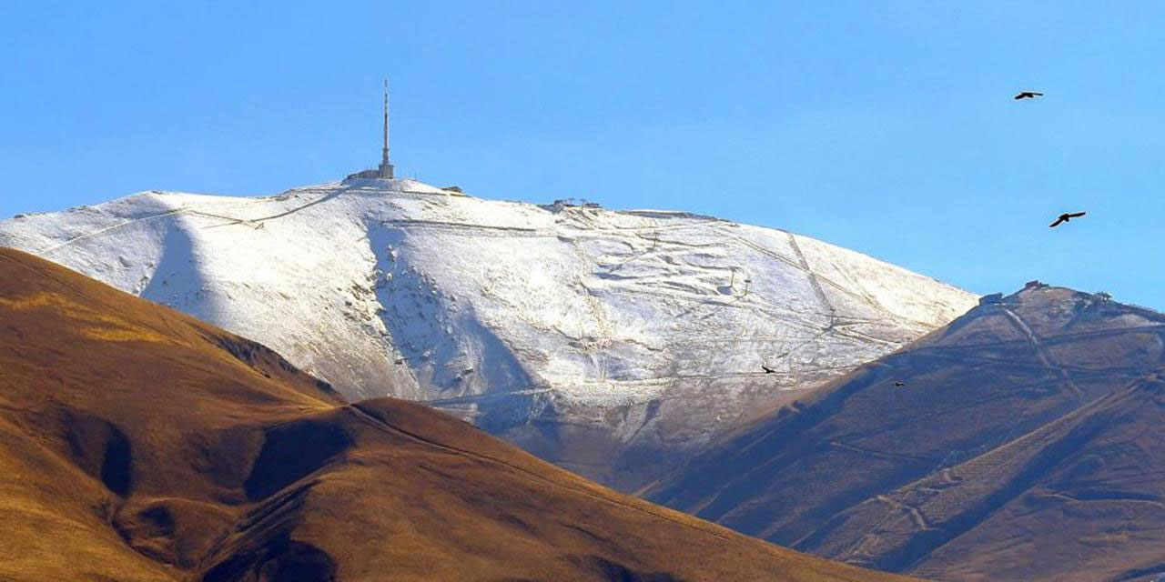 Palandöken’in zirvesi beyaz rahmete büründü