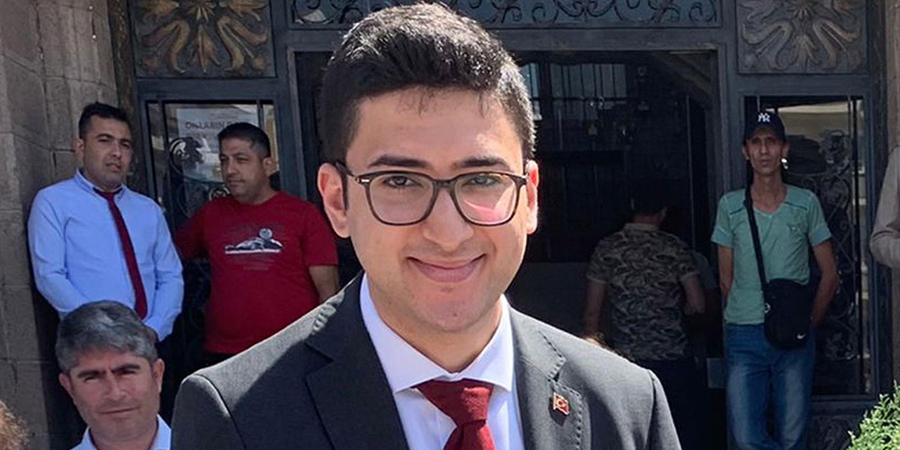 Türkiye'nin ilk Ermeni kaymakamı Berk Acar görevine başladı