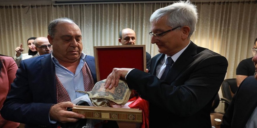 Filistinli aile 106 yıldır gözü gibi baktığı Osmanlı askerinin emanetini teslim etti