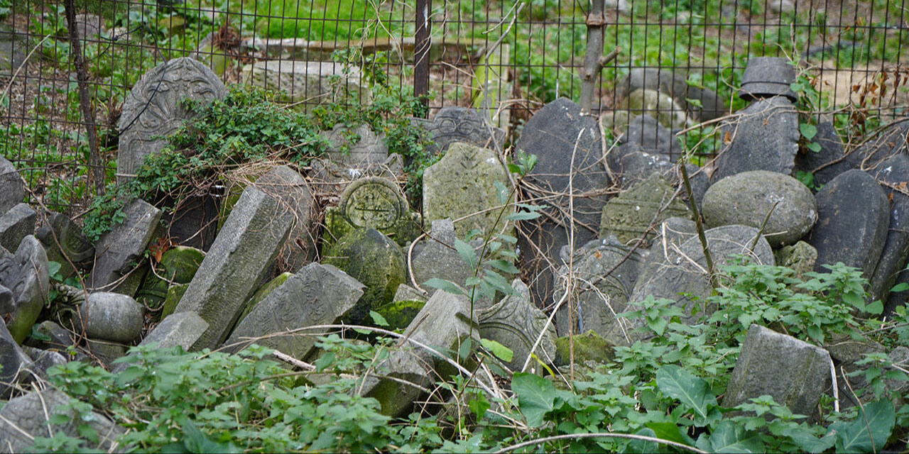 Yıkılan tarihi mezar taşları ayağa kalkıyor: 800 yıllık!