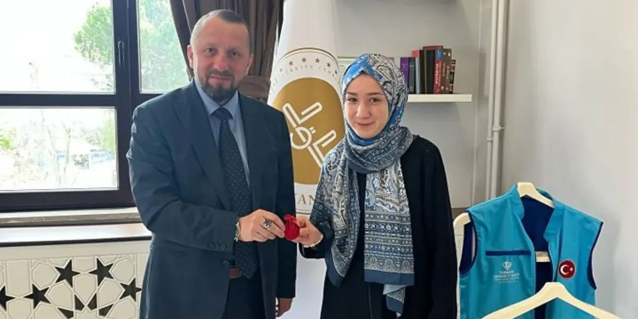 Maşallah: 8. Sınıf öğrencisi olan Sevdenur 10 ayda hafız oldu