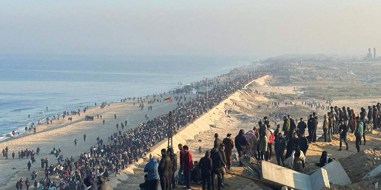 Gazze'de on binlerce Filistinlinin topraklarına dönüşü başladı