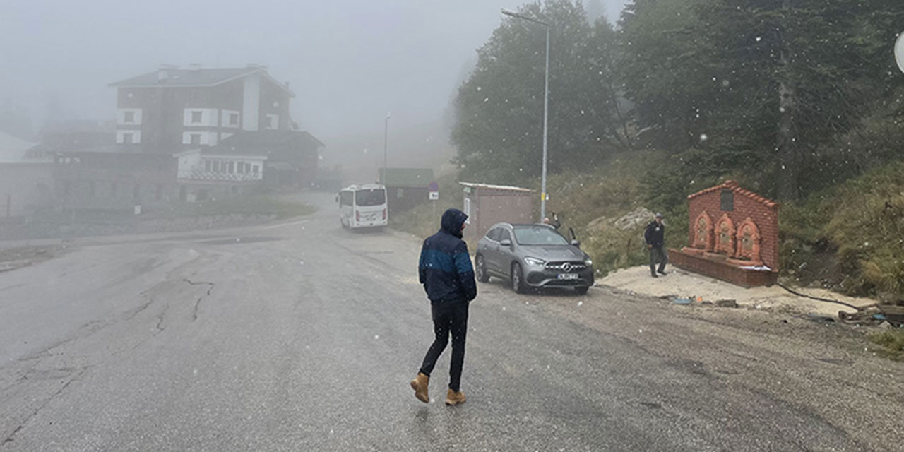 Uludağ'da mevsimin ilk karı yağdırıldı