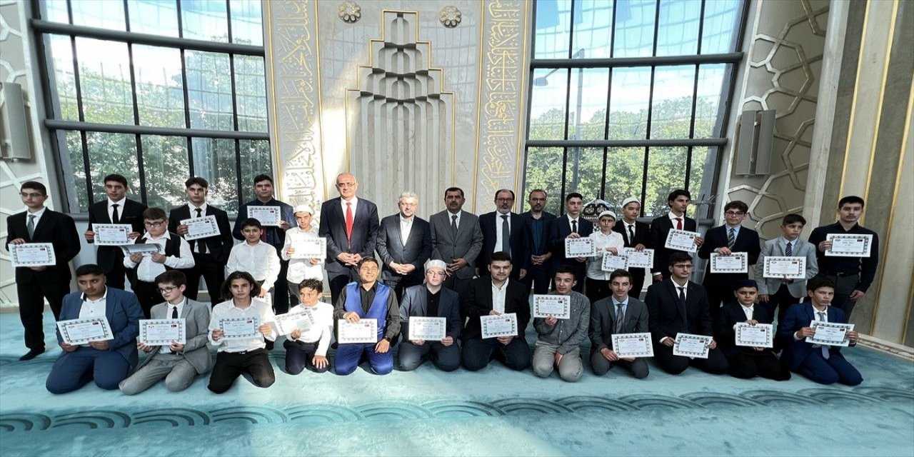 Almanya'da en güzel ezan ve hutbe okuma yarışması düzenlendi