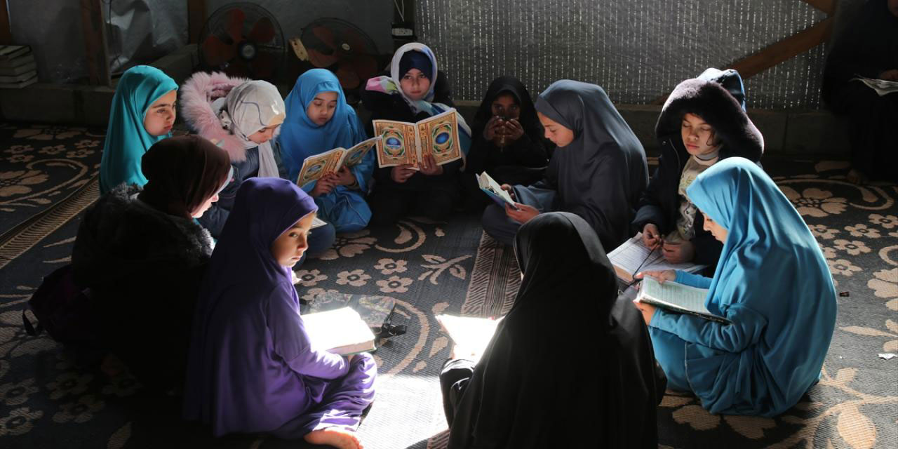 Gazzeli çocuklar çadırda hafızlığa çalışıyor