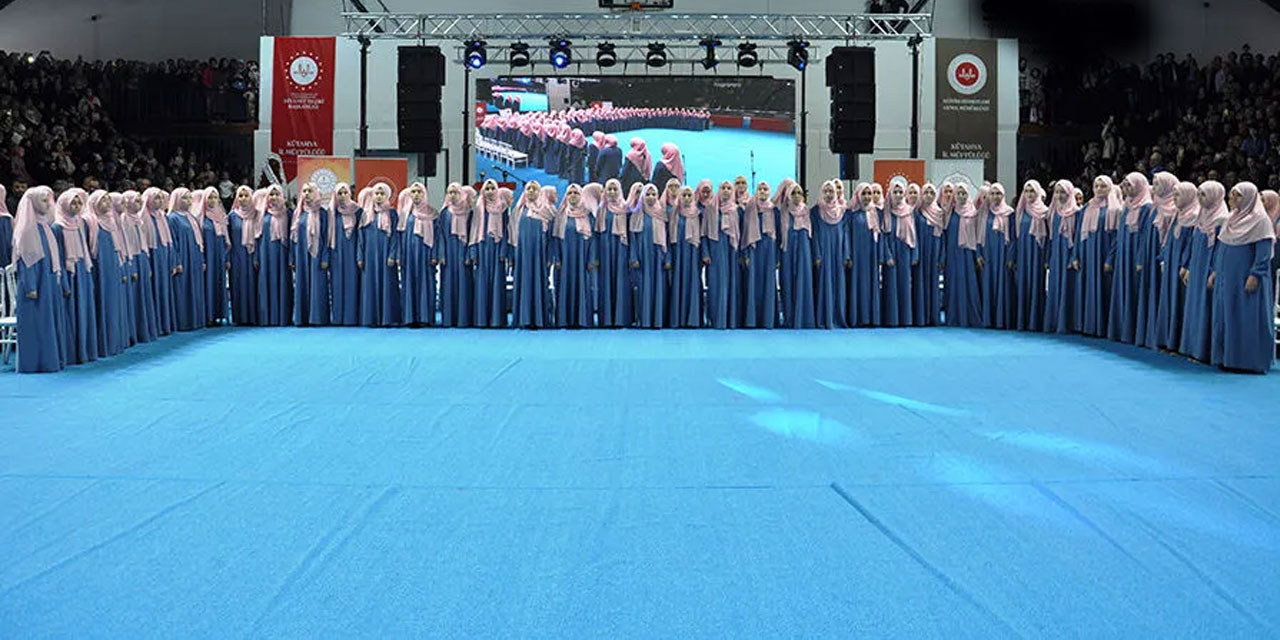 Kütahya'da hafızlığı tamamlayan 83 kız öğrenci için icazet töreni yapıldı