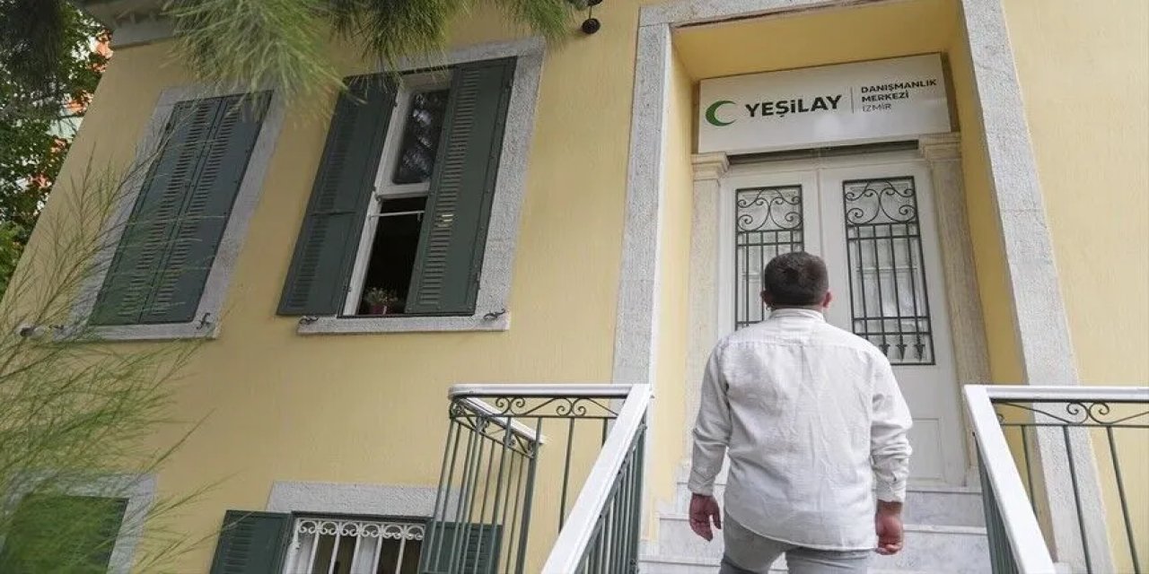 Sigara içerken pimi çekilmiş bomba gibi patlayacak şekildeydim