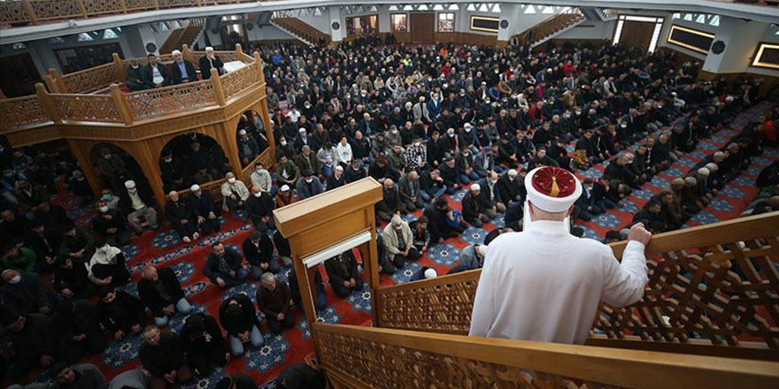 Cuma hutbesinden çağrı: Sokak hayvanlarının insanlara zarar vermesine izin verilmemeli
