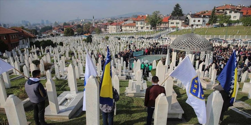 Aliya İzetbegoviç, vefatının 18. yılında kabri başında anıldı