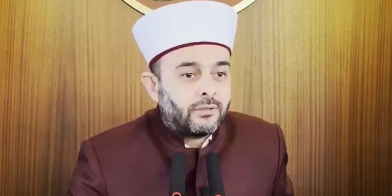 Halil Konakçı: Okullarda çocukların heykele secde etmesine niye karşı çıkmıyorsunuz?