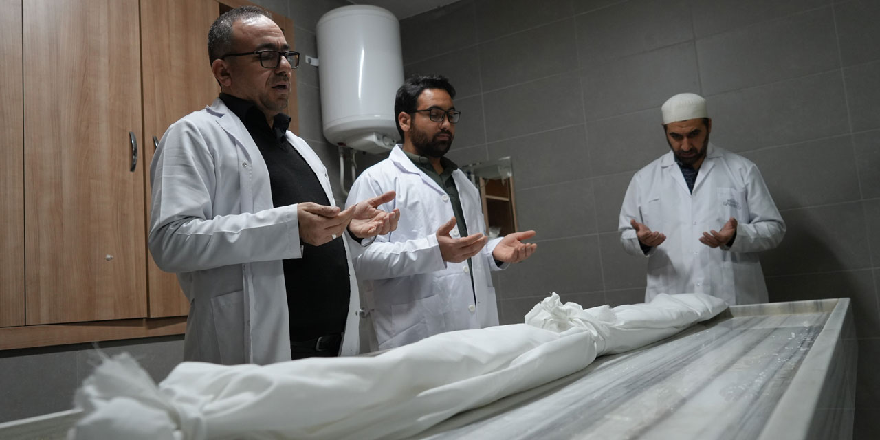 Farklı tepkilerle karşılaşan 'ölü yıkayıcı' gassallar konuştu