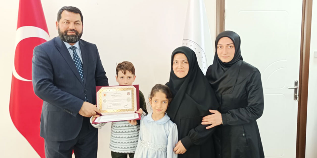 Maşallah! Ev hanımı Kur'an'ı ezberleyerek 11 ayda hafız oldu