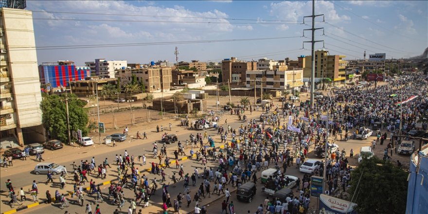 Sudan'da darbe girişimi sonrası halka sokağa inme çağrısı
