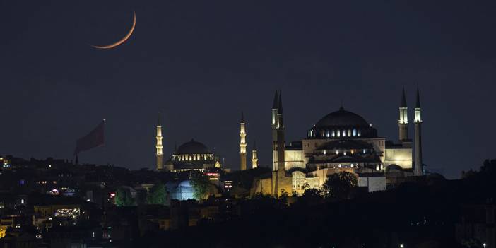 Hilal, Ayasofya ve Süleymaniye Camisi aynı karede