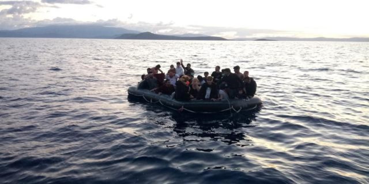 Tunus açıklarında tekneleri batan 97 düzensiz göçmen kurtarıldı