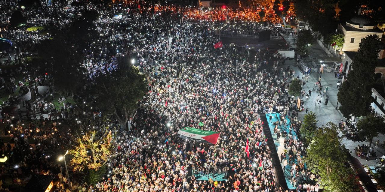 İstanbul'da Gazze'ye Umut Işığı Ol yürüyüşü