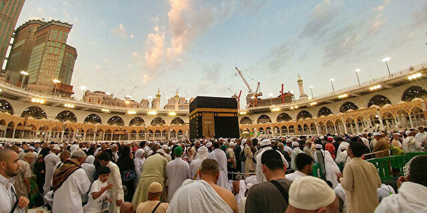 Kabe ve Mescid-i Nebevi'de sosyal mesafe uygulaması geri getirildi