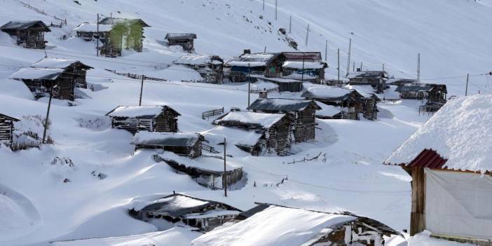 Yayla evleri beyaz örtünün altında kaldı
