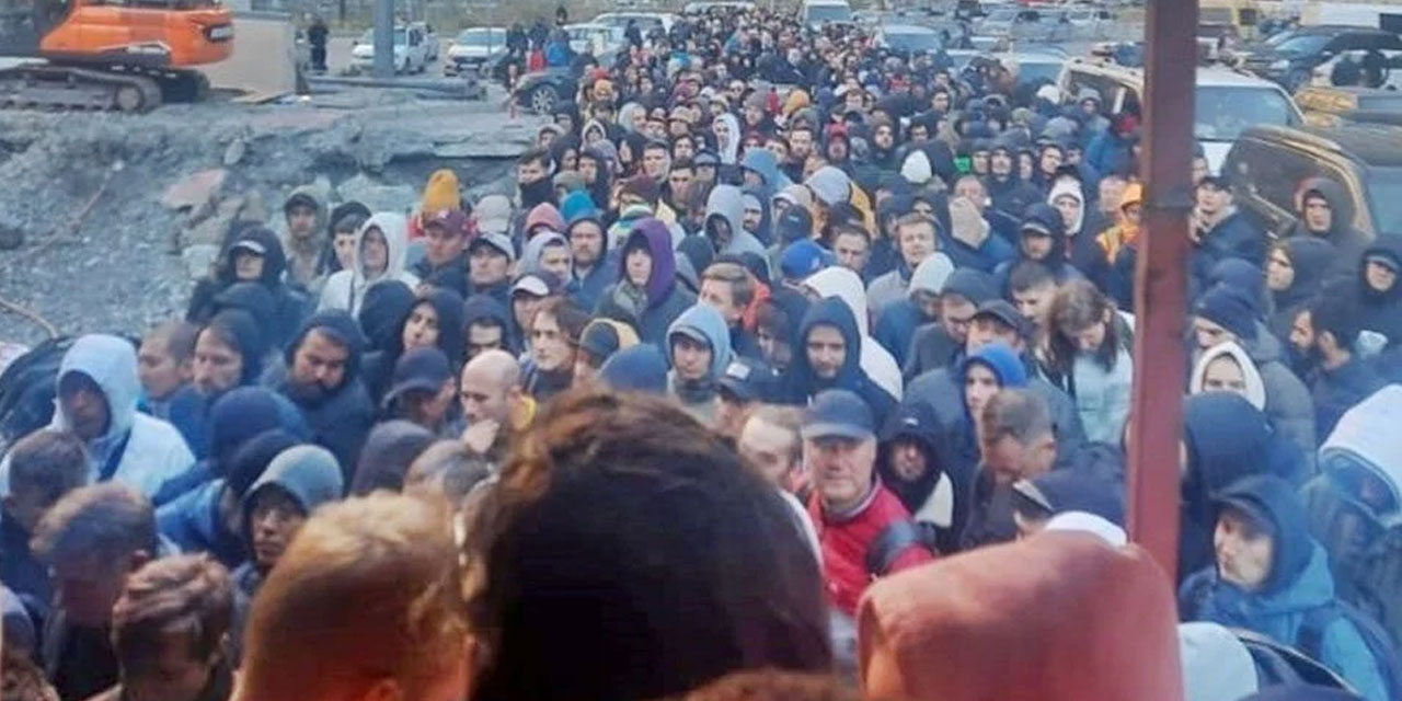 Rusya-Gürcistan sınırında 20 kilometrelik kuyruk: 115 bin kişi kaçtı