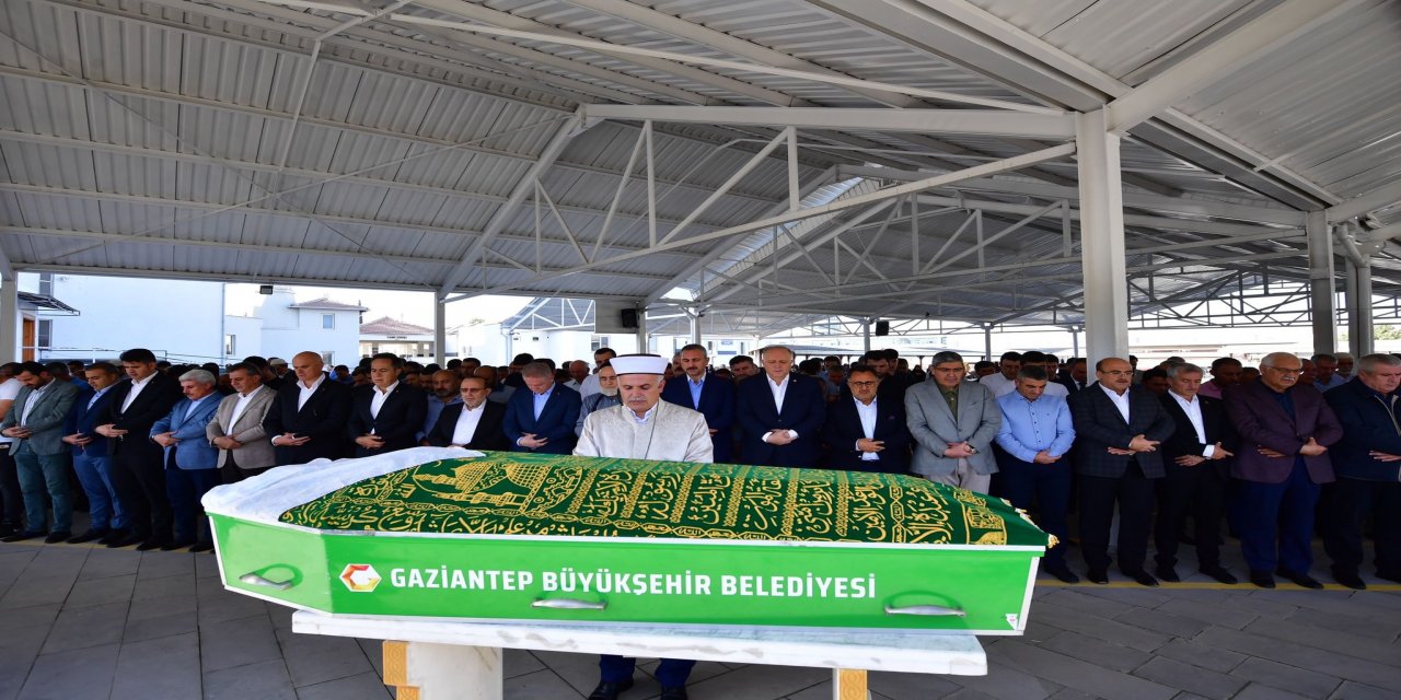 Mehmet Emin Er Hocaefendinin eşi Fatma Er vefat etti