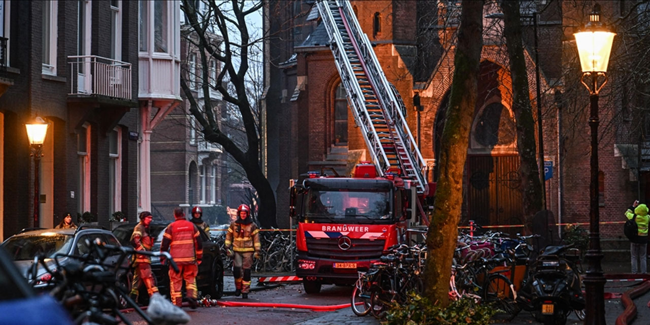 İfsat komiteleri durmuyor: Hollanda'da kilise yangını Müslümanlara nefrete dönüştü