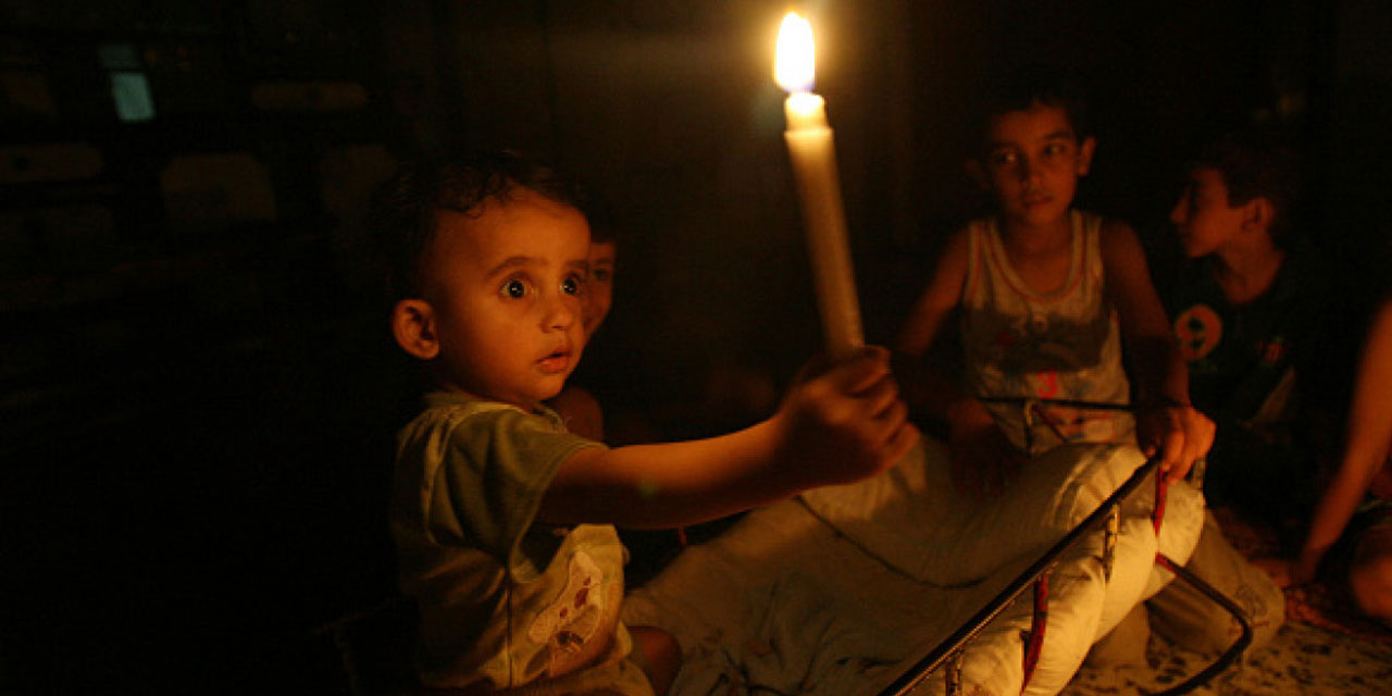 Gazze 13 aydır karanlıkta: Elektriksizlik hayatı durma noktasına getirdi