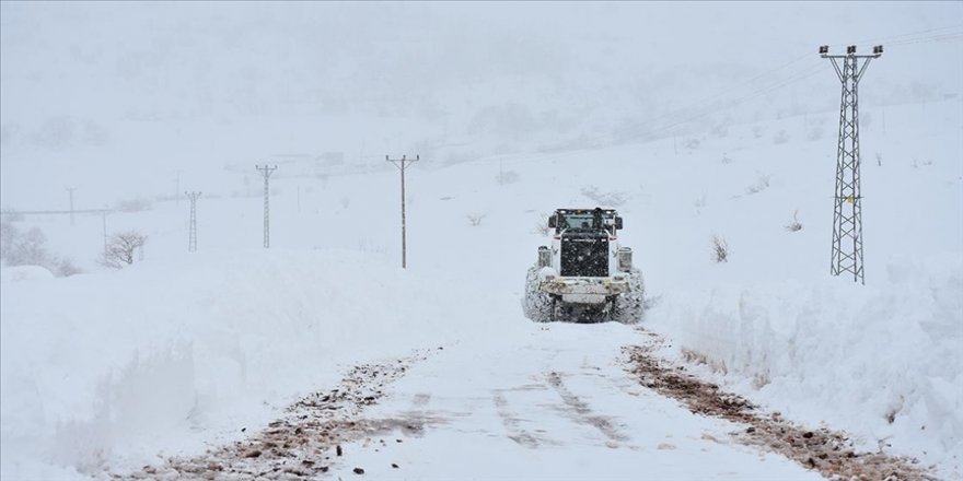 Van, Muş, Hakkari ve Bitlis'te 884 yerleşim biriminin yolu açıldı