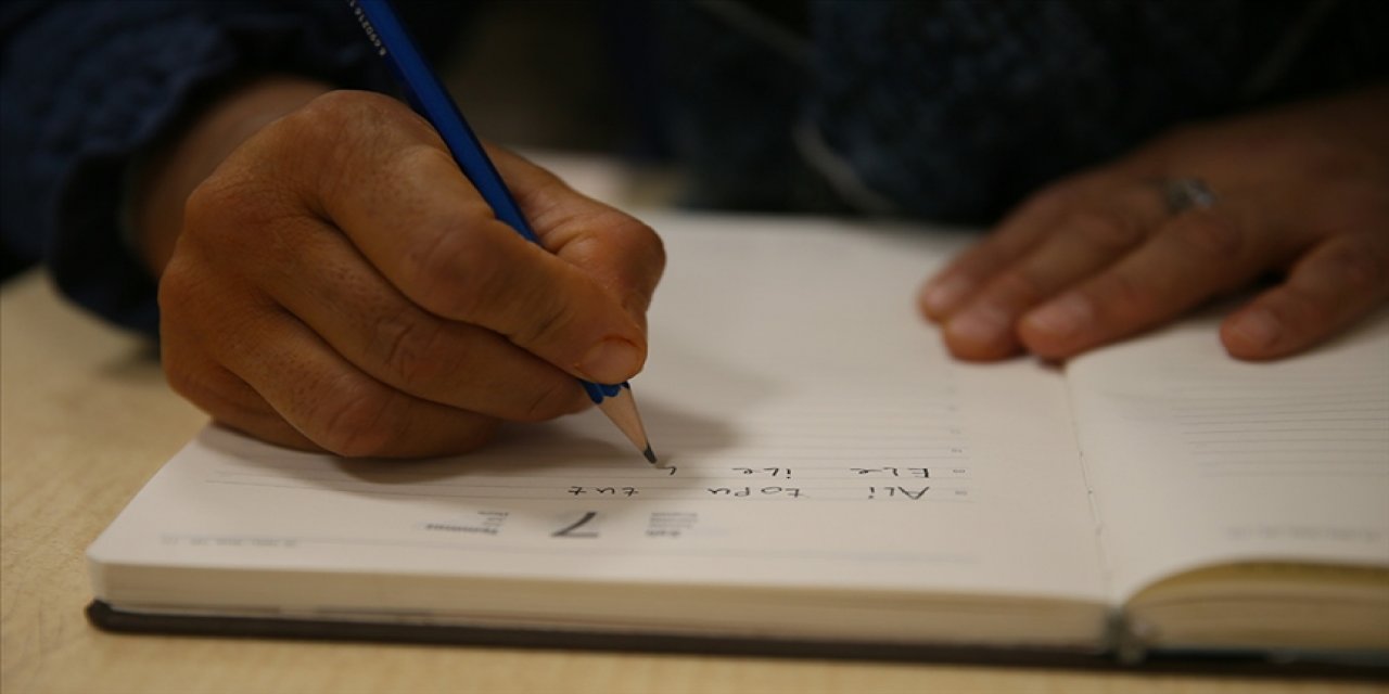 Dünyada 763 milyon kişinin okuma yazması yok