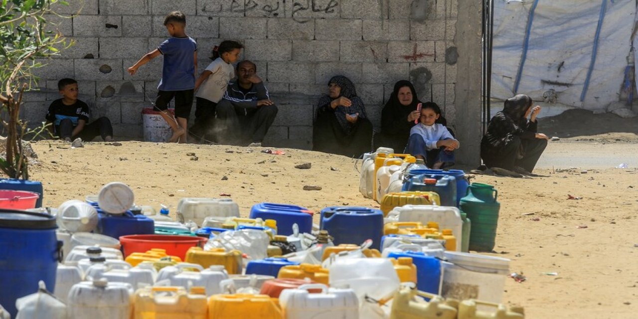 Alçak israilin şebekelerini tahrip ettiği Gazze'de su krizi büyüyor