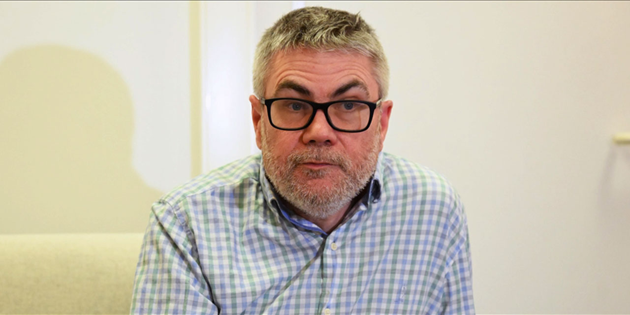 İrlandalı yazar Cronin: Filistin'deki soykırım İngiltere sponsorluğunda gerçekleşiyor