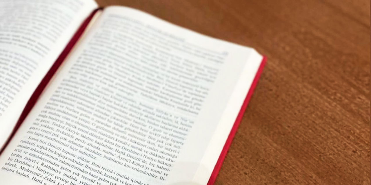 Bediüzzaman: Cenâb-ı Hak Kur'ân hizmetinde kuvvetli ve nurlu kalemlerini çalıştırtıyor