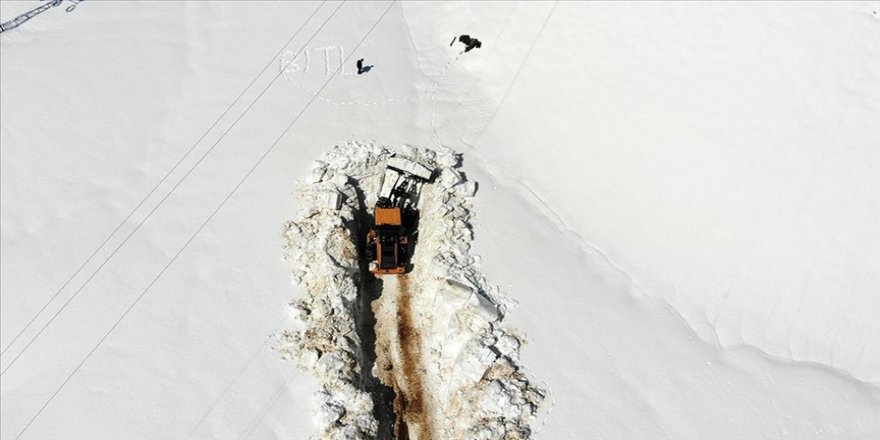 Erzurum'da karla mücadele çalışmaları nisanda da devam ediyor