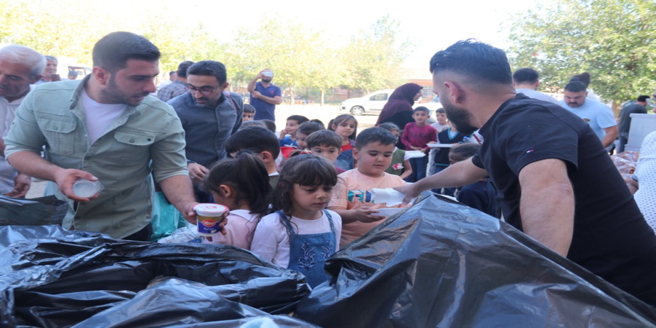 Diyarbakırlı kebapçı mangalını köy çocukları için yaktı