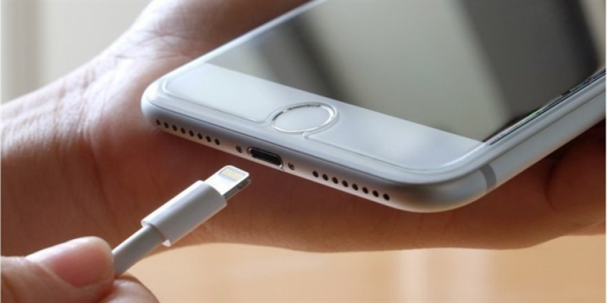 Apple iPhone'da Type-C'ye geçmemek için şarj girişini tamamen kaldırabilir