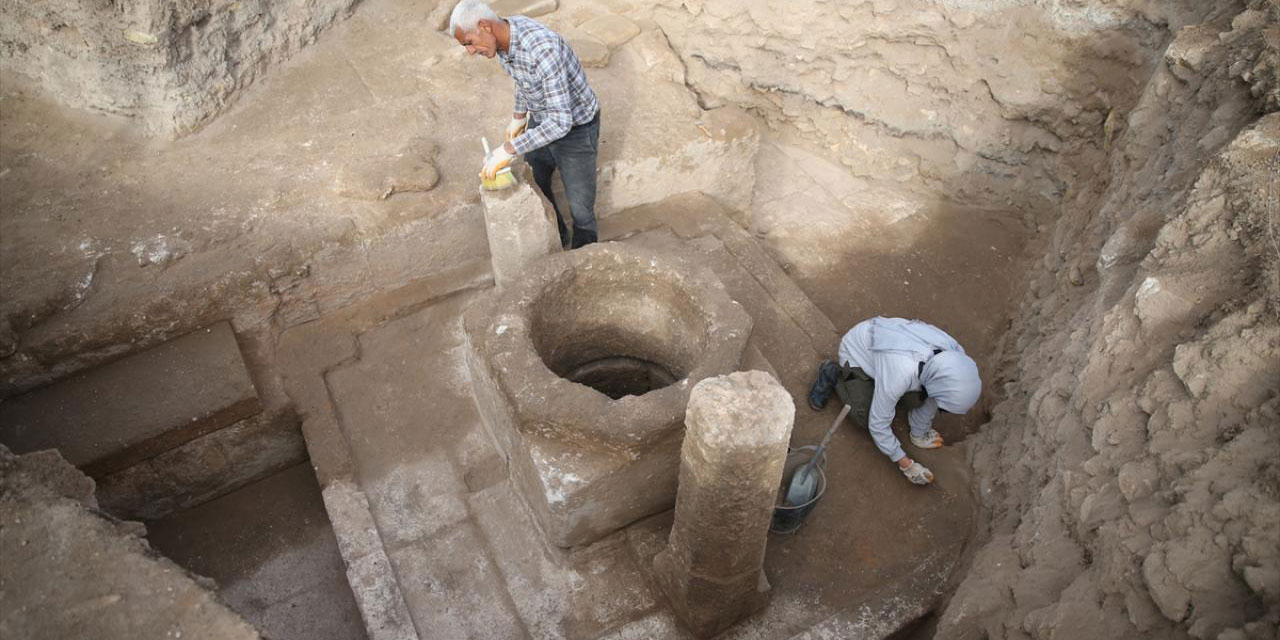 Harran'da 8 asırlık medresenin avlu, kuyu ve platformu bulundu