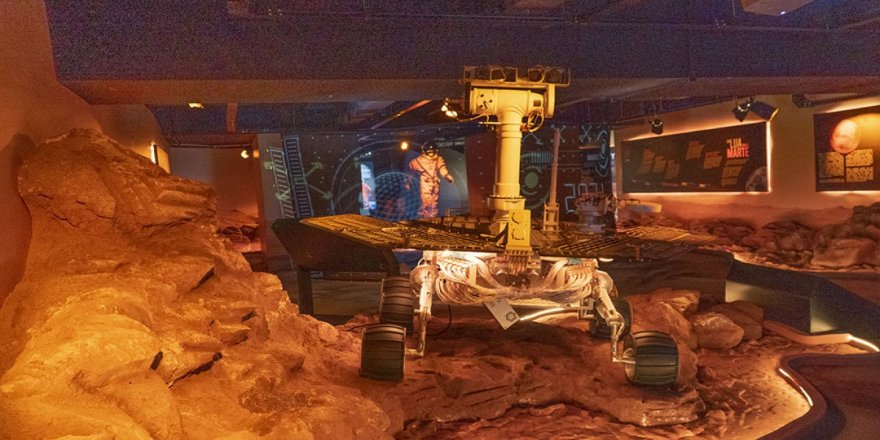 Güneydoğulu gençler NASA'nın 50 yıllık deneyimini sergide keşfediyor