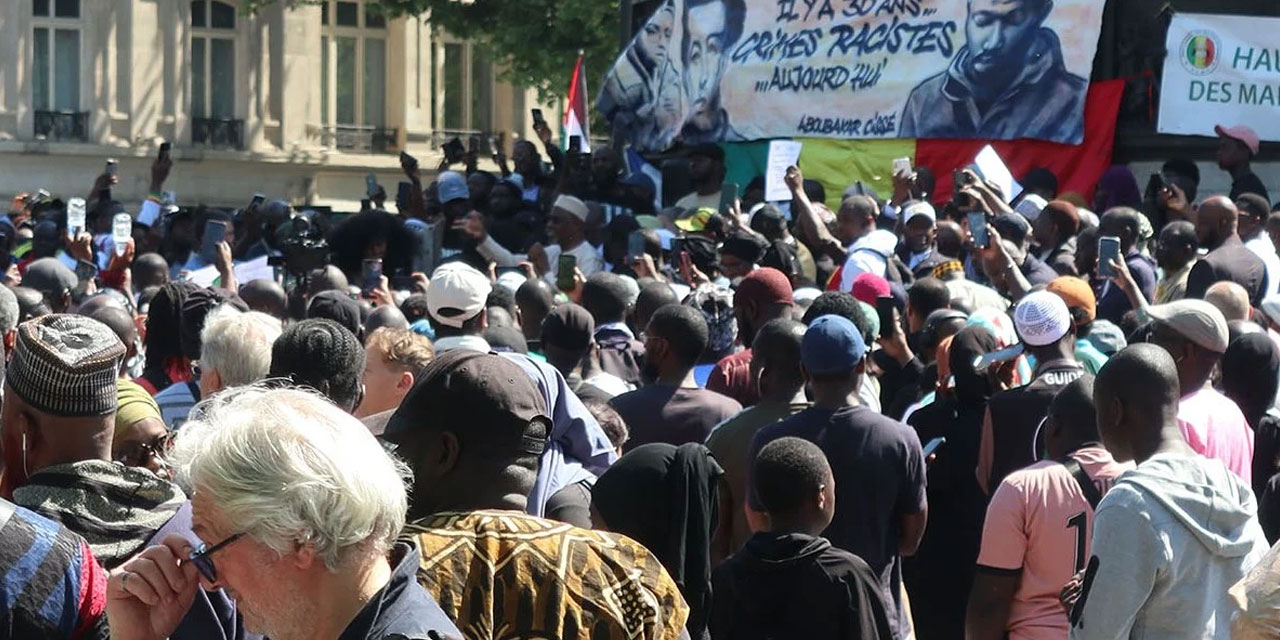 Fransa’da camideki cinayet için protesto: Müslüman olmak suç değil