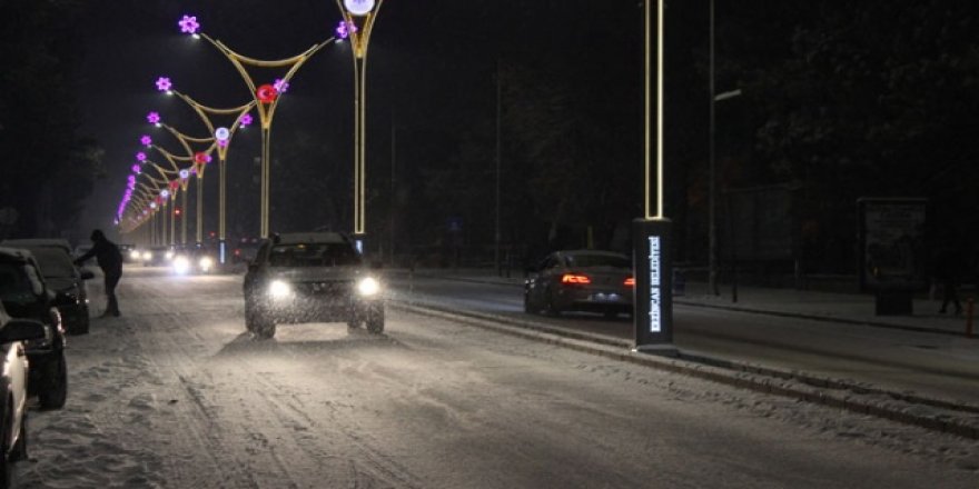 Soğuk ve buzlu yollarda araba kullananlara tavsiyeler