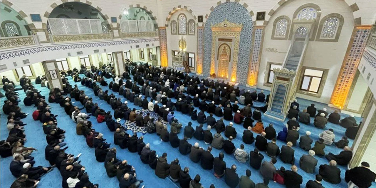 Cuma namazına giden işçisini işten çıkaran firmaya ceza