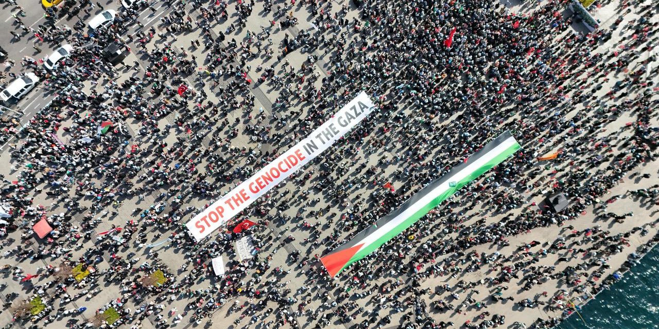 İstanbul'da Gazze Ölüyor! Ayağa Kalk! yürüyüşü düzenlendi