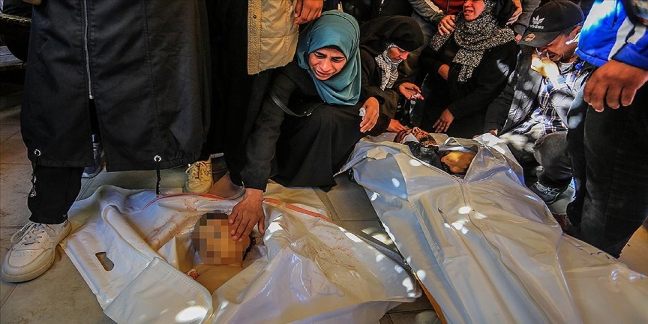 Katil israil Gazze'de Filistinlilerin çadırlarını vurdu