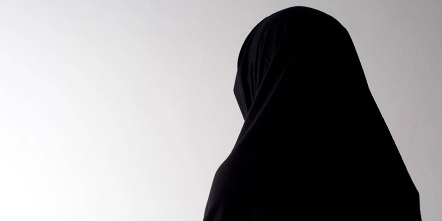 Fransa'da başörtülü afiş, 'laikliğe aykırı' gerekçesiyle indirildi
