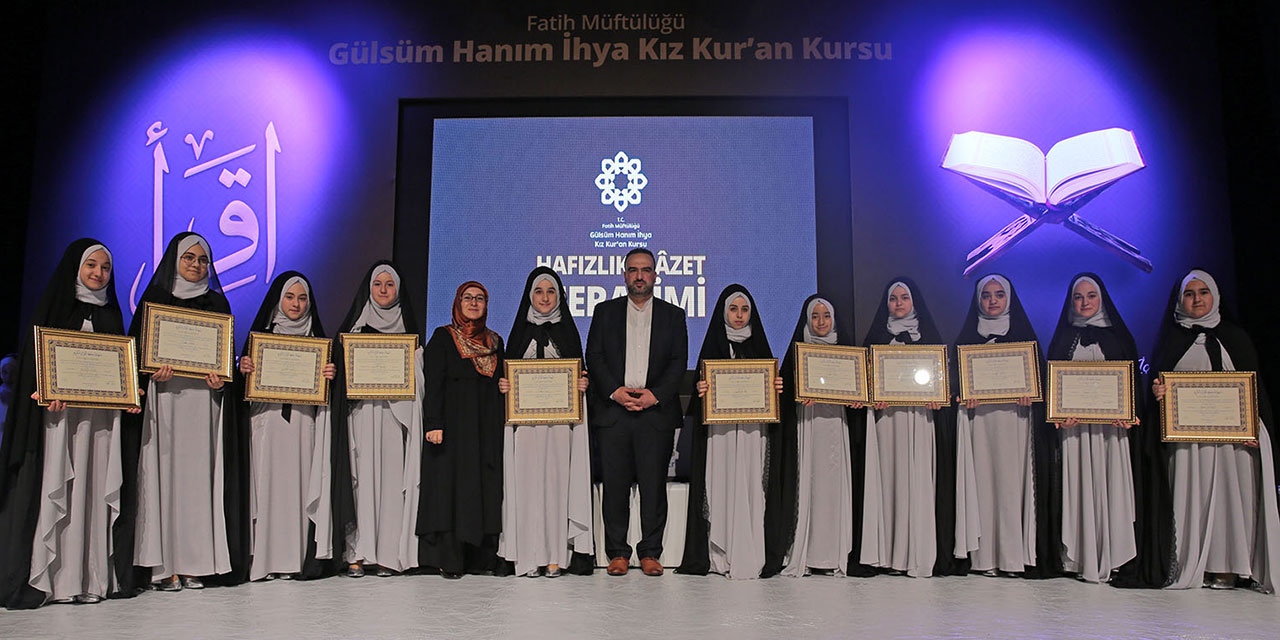 Kur'an'ı ezberleyen 47 kız öğrenci hafızlık icazetlerini aldı