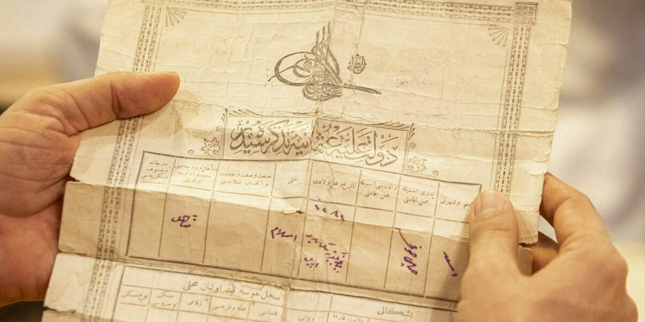 Erbilli aile Osmanlı belgelerinden oluşan arşivlerini özenle koruyor