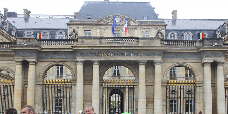 Fransa'da muhalefet, okullardaki abaya yasağını Danıştay'a götürecek