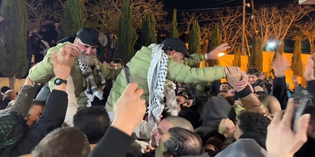 Filistinli esirler, Ramallah'ta coşkuyla karşılandı