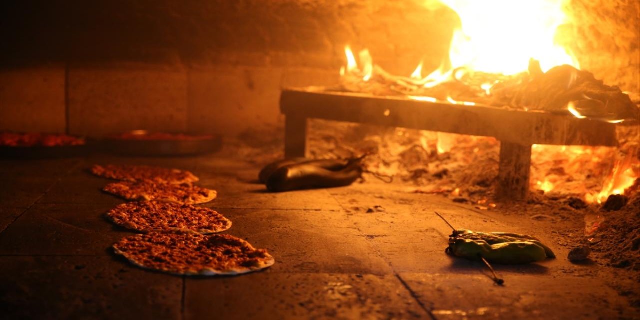 Gaziantep ve Şanlıurfa'nın ortak tescilli lezzeti: Lahmacun