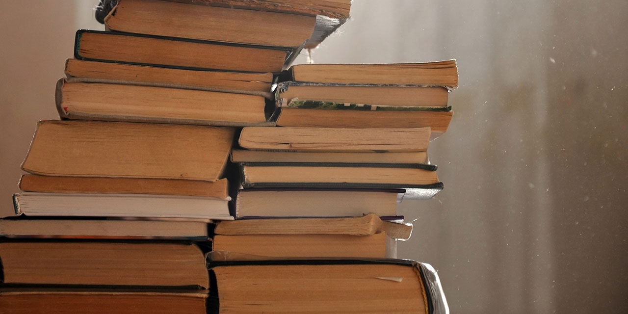 Kitap sayfaları zaman içerisinde niye sararır?