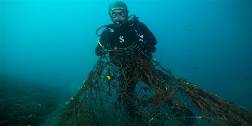 Marmara Denizi'nde 'hayalet ağ' temizliği devam ediyor